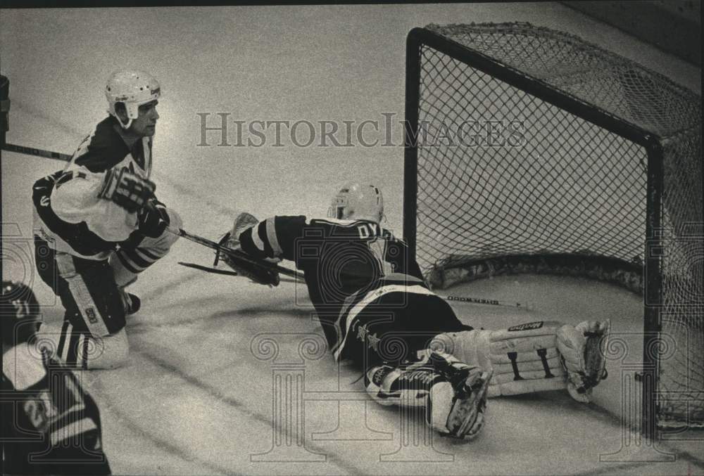 1989 Press Photo Milwaukee Admirals play hockey vs Kalamazoo - mjc40056 - Historic Images