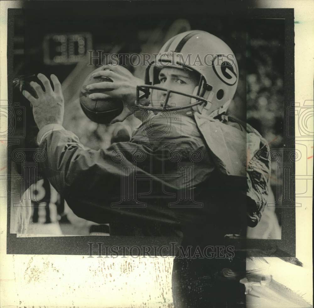 1986 Press Photo Green Bay Packer quarterback Randy Wright throws football - Historic Images