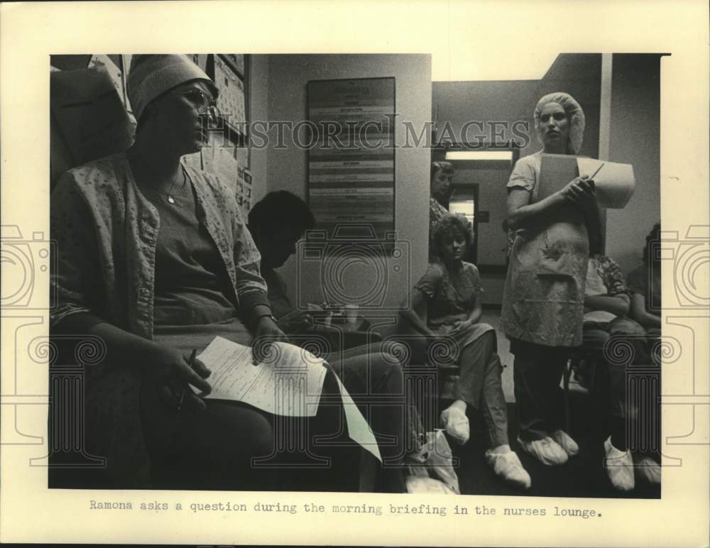 1986 Press Photo operating nurse, Ramona Achtor, Milwaukee Children&#39;s Hospital - Historic Images