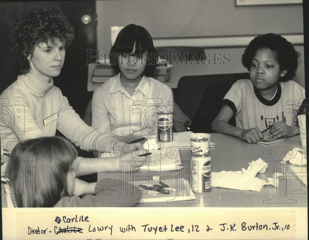 1984 Press Photo Carlile Lowery and children, Children&#39;s Hospital of Wisconsin - Historic Images