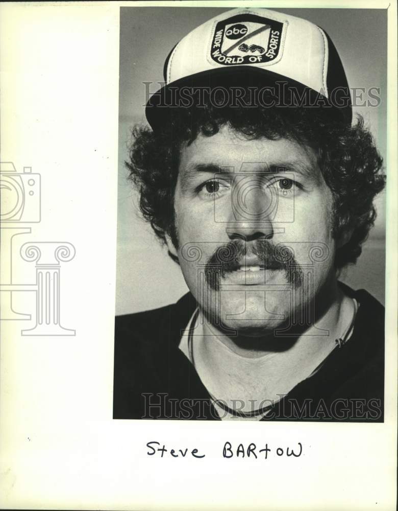 Press Photo Steve Bartow, wearing ABC Wide World of Sports hat - mjc40161 - Historic Images