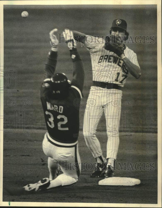 1984 Press Photo Milwaukee Brewers' Jim Gantner with double play, County Stadium - Historic Images
