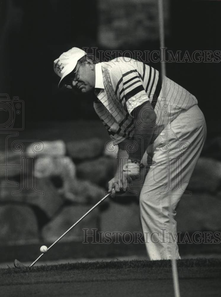 1991 Press Photo Lee Roy Caffey at Vince Lombardi Golf Classic at North Hills - Historic Images