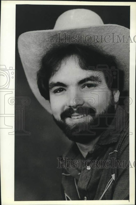 1982 Press Photo Bill Betts, radio personality at WBCS, Milwaukee. - mjc40351 - Historic Images
