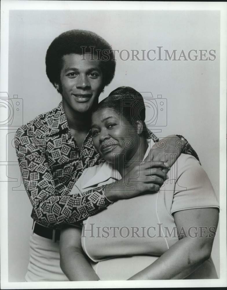 1974 Press Photo Clifton Davis, Theresa Merritt star in "That's My Mama." - Historic Images