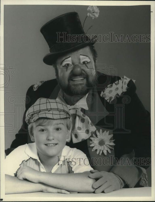1983 Press Photo Dom DeLuise and his son David star in "Happy," on CBS. - Historic Images
