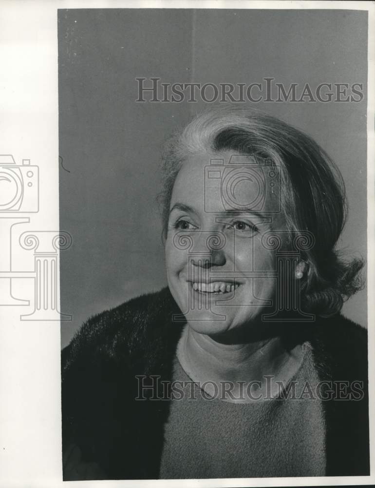 1969, Mrs. Rafael Kubelik wife of symphony conductor. - mjc40469 - Historic Images
