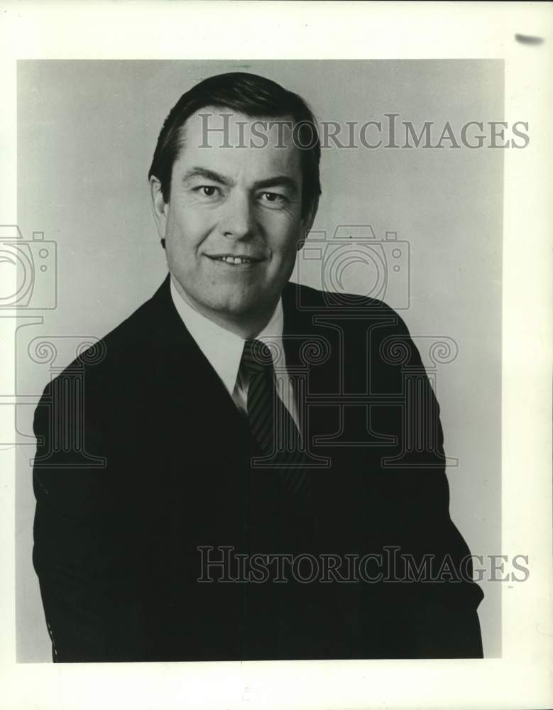 1982 Press Photo Bill Kurtis correspondent with CBS New's, United States. - Historic Images