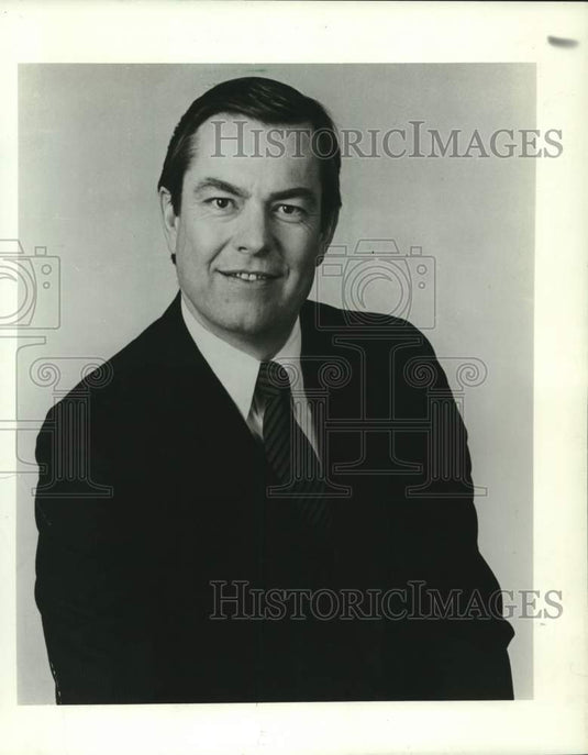 1982 Press Photo Bill Kurtis correspondent with CBS New's, United States. - Historic Images