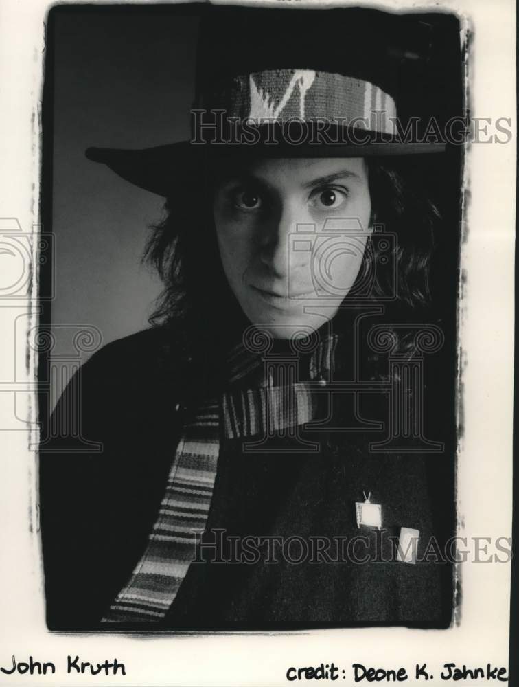 1989 Press Photo John Kruth singer, wearing his &quot;Greasy Kid Stuff.&quot; - mjc40479 - Historic Images