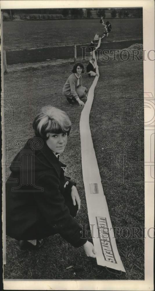 1965, Akron's Lake High School with letter for Soldiers in Viet Nam - Historic Images