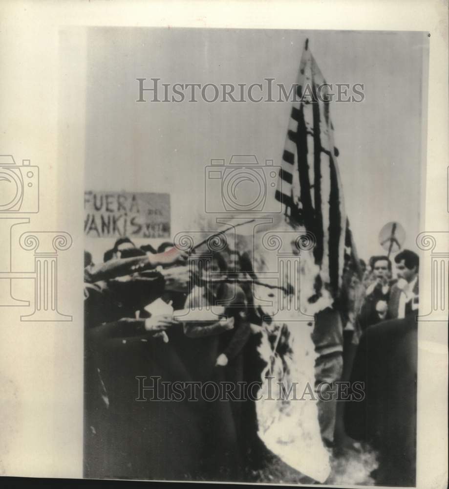 1967, Vietnam War - Madrid Students Burn American Flag - mjc40582 - Historic Images