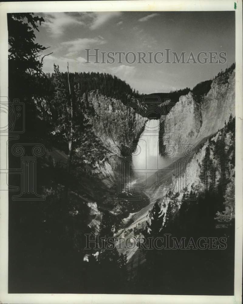 1984 Press Photo Yellowstone National Park, Lower Falls located in Wyoming. - Historic Images