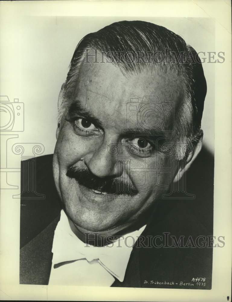 1975, A happy Jorge Bolet, pianist. - mjc41002 - Historic Images