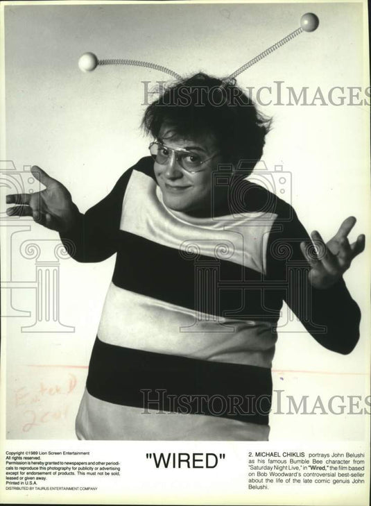 1989 Press Photo Michael Chiklis portrays John Belushi's Bumble Bee in "Wired" - Historic Images