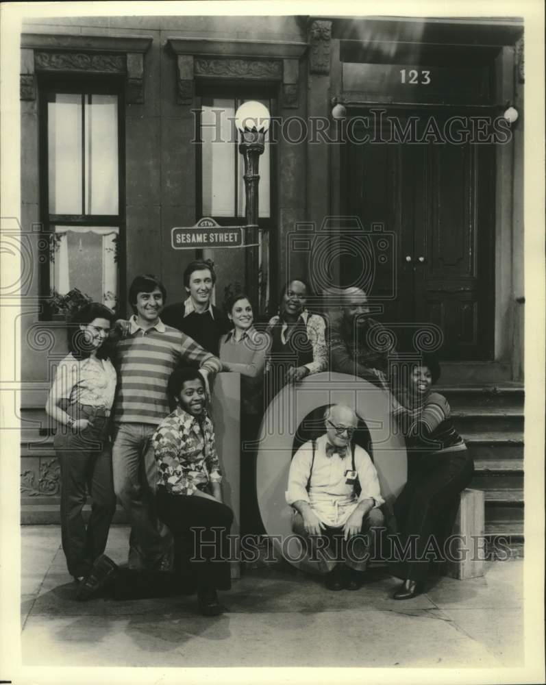 1979 Press Photo The &quot;Sesame Street&quot; cast poses for a birthday portrait- Historic Images