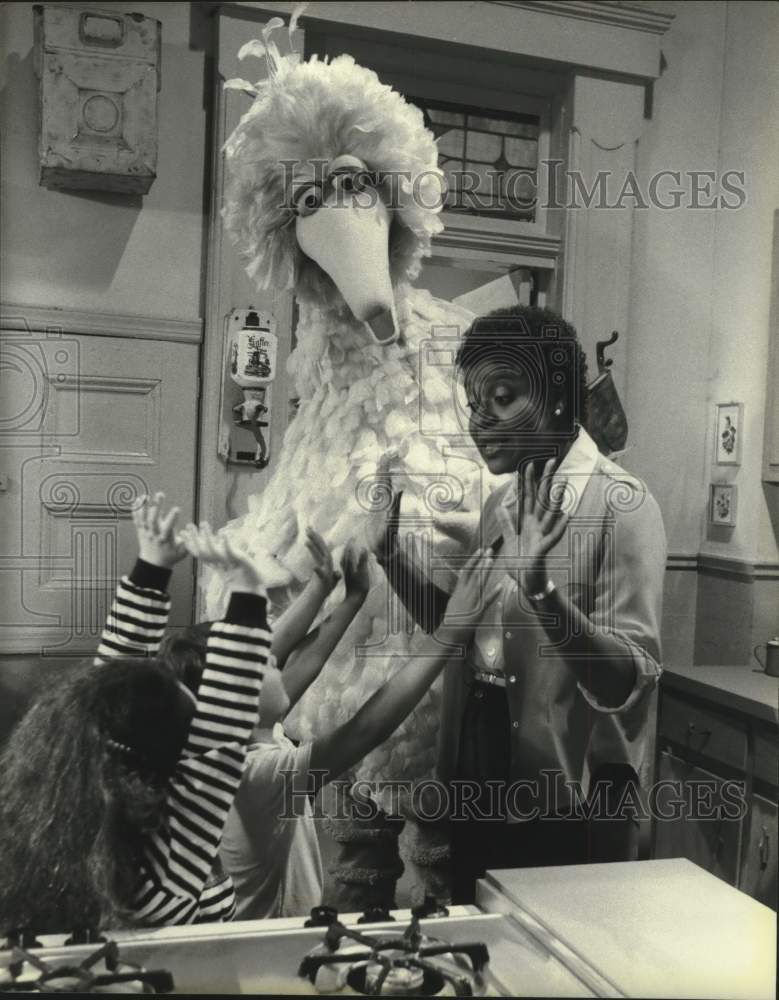 Press Photo Sesame Street episode on good health practices at a day care center - Historic Images