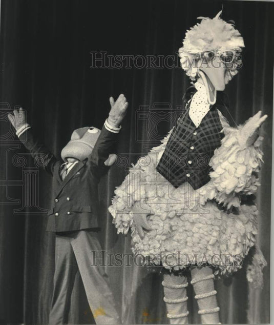 1986 Press Photo Guy Smiley & Big Bird in "Sesame Street Live" at the Auditorium - Historic Images