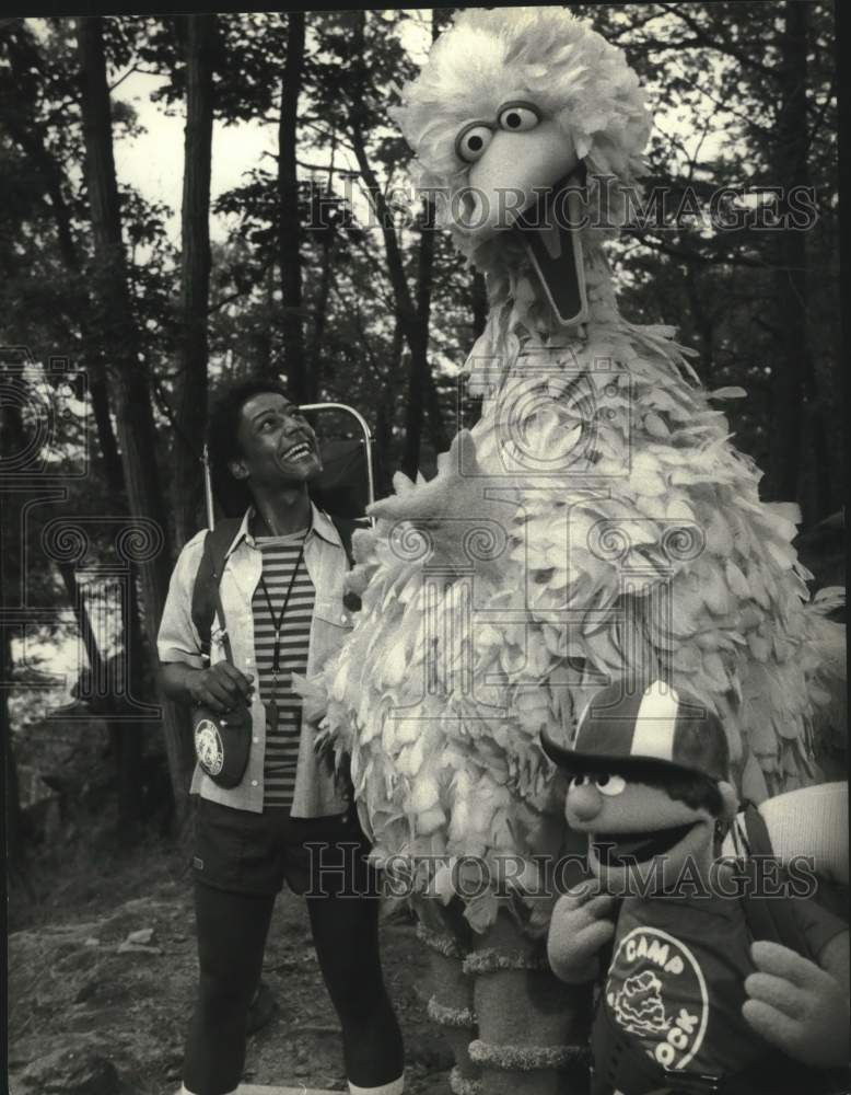 1983 Press Photo Counselor Micky, Big Bird &amp; Rusty at Sleepaway Camp - mjc41066- Historic Images