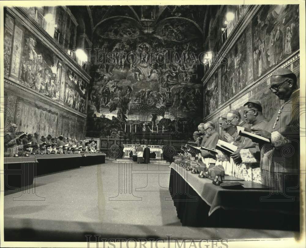 1978 Press Photo Cardinals gather inside Sistine Chapel to elect new Pope, Rome - Historic Images