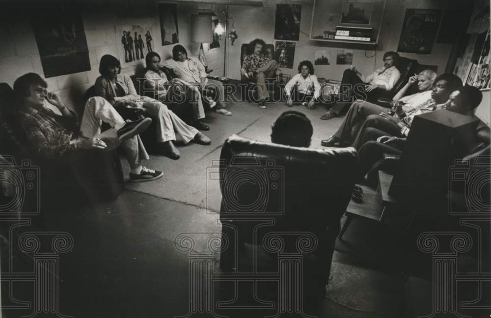 1978 Press Photo Counselors and clients in a session at Jupiter House, Milwaukee - Historic Images