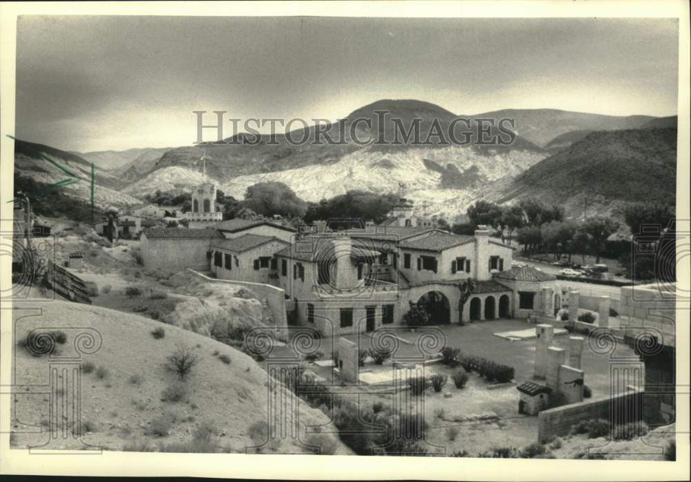 1992 Press Photo &quot;Scotty&#39;s Castle&quot;, vacation resort, Albert Johnson, California - Historic Images