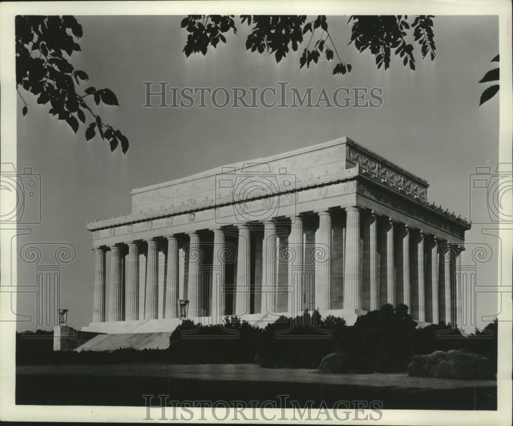1953, The Lincoln Memorial located in Washington D.D. - mjc41467 - Historic Images