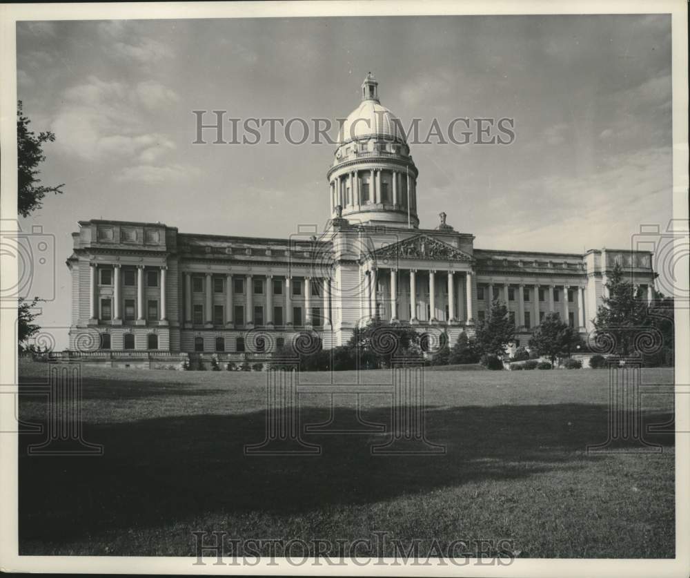 1953, exterior of Capitol, main state building, Frankfort, Kentucky - Historic Images