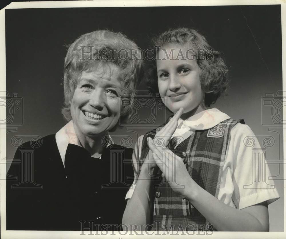 1972, Milwaukee Television Host Barbara Becker And Student Jean Glenn - Historic Images