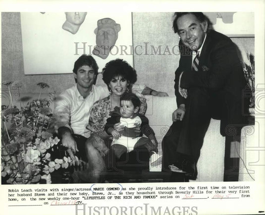 1985 Press Photo Marie Osmond, husband, son, Robin Leach, television show - Historic Images