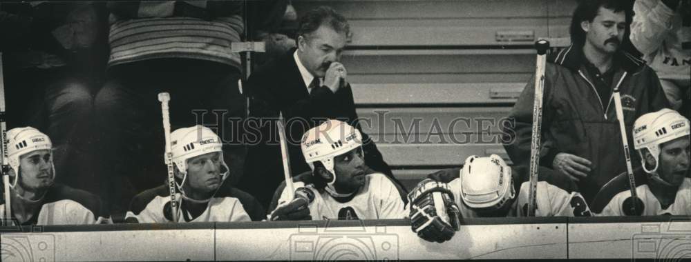 1992 Press Photo Milwaukee Admiral Hockey Players Look Gloomy At Bradley Center - Historic Images