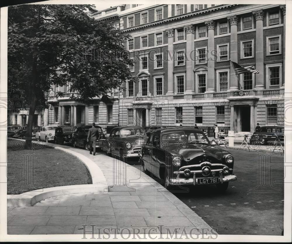 1951 Press Photo American Autos In Front of the U.S. Embassy, London, England - Historic Images