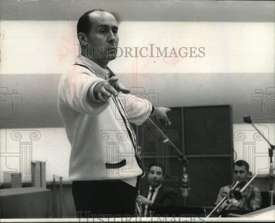 1967 Press Photo Conductor Henry Mancini Leads Musicians - Historic Images