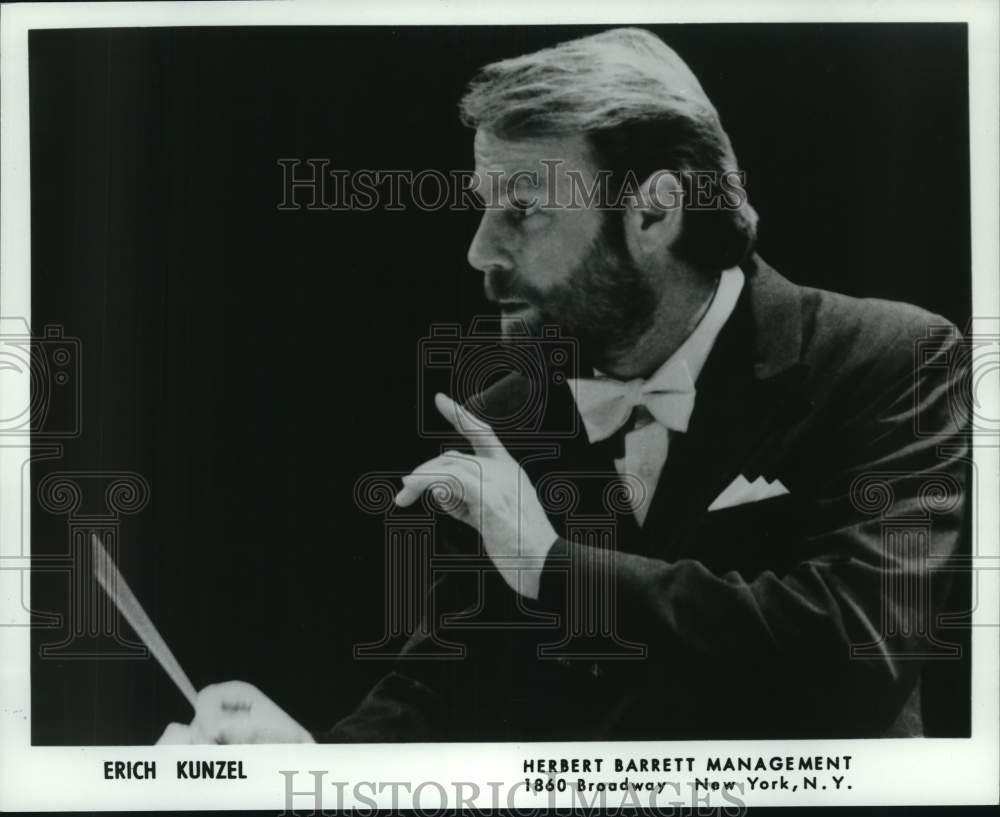 1981, Erich Kunzel Leading the Cincinnati Pops Orchestra - mjc41953 - Historic Images