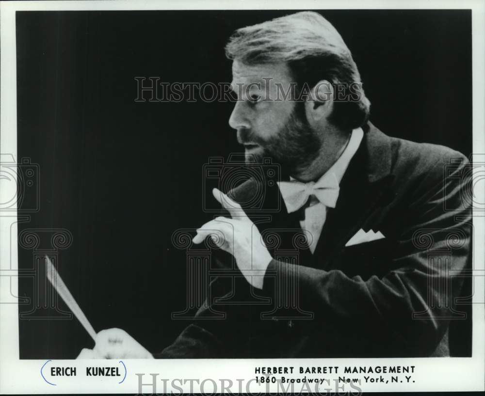 1981 Press Photo Erich Kunzel Conducts the Cinicnnati Pops Orchestra - Historic Images