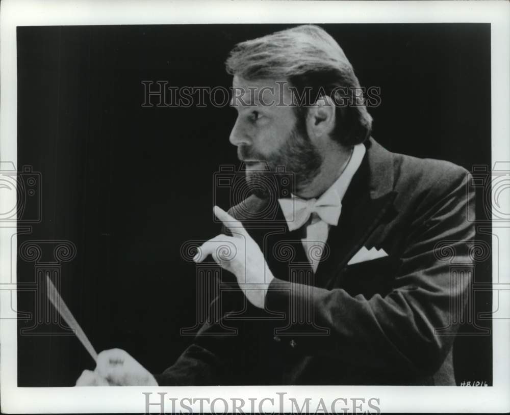 1980, Erich Kunzel Conducting Cincinnati Pops Orchestra - mjc41958 - Historic Images