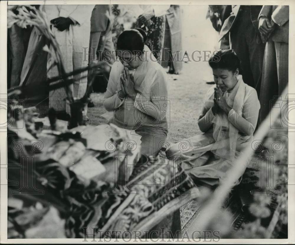 1953, Women From Burma Pay Respects to Sacred Buddhist Relics - Historic Images