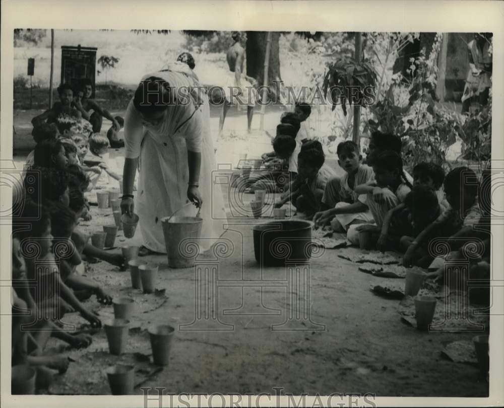 1962, School Children in Orissa, India, Have Healthy Lunch Outside - Historic Images