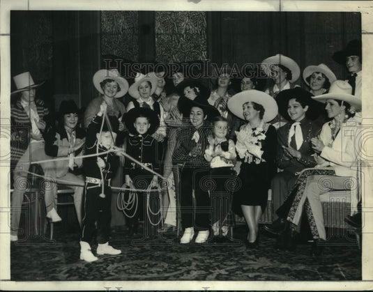 1934 Mrs. W. R. Hearst at Children's Cowboy Luncheon in New York - Historic Images