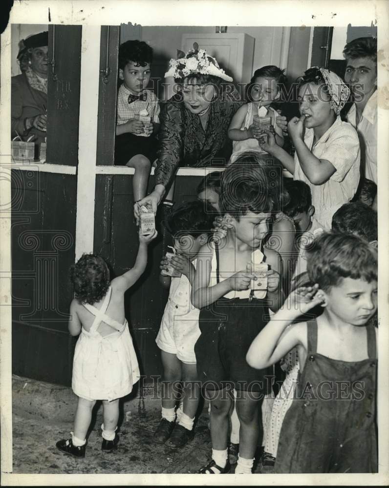 1927, Mrs. W. R. Hearst at Milk Station for Children in New York - Historic Images