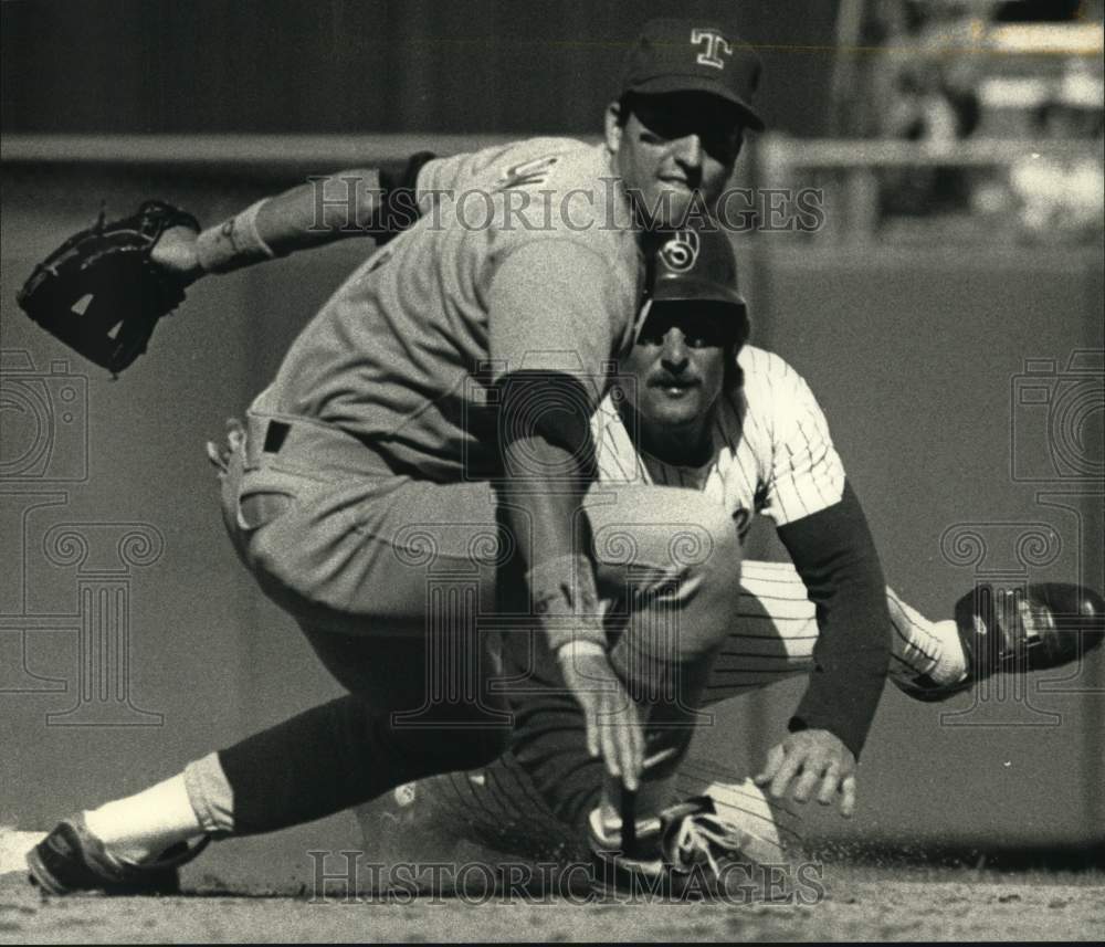 1990 Press Photo Baseball's Milwaukee Brewers Rob Deer Forced Out at Second Base- Historic Images