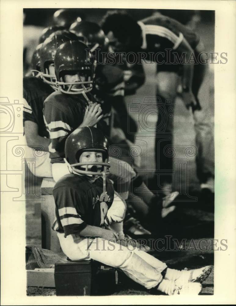 1985 Press Photo Young Football Players in Uniform Wait on the Bench - mjc43680 - Historic Images