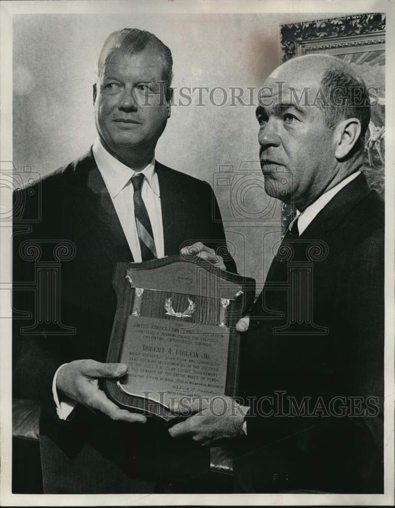 1968 Press Photo Robert Malaga, Lawn Tennis, Plaque to Robert A. Uihlein, Jr. - Historic Images