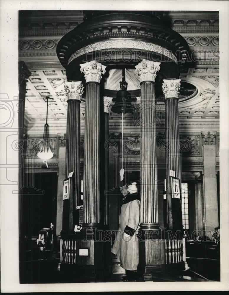 1952 Bell in Lloyd&#39;s of London Rung To Make Important Announcements-Historic Images