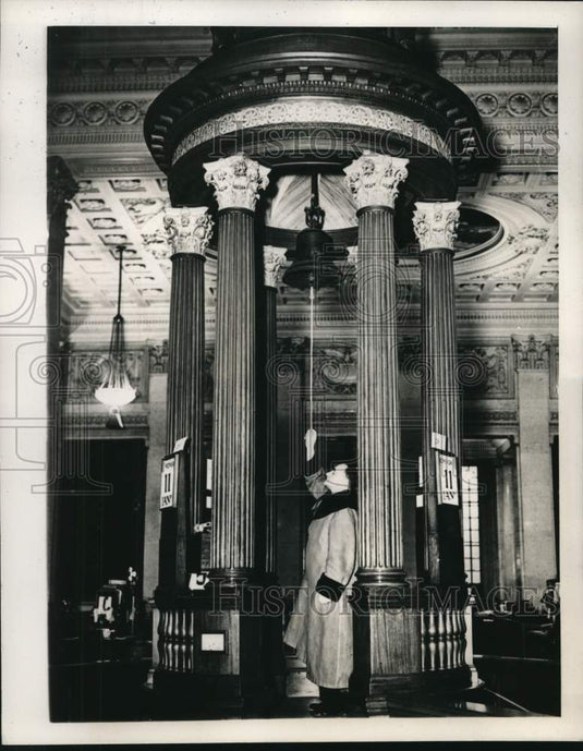 1952 Bell in Lloyd's of London Rung To Make Important Announcements-Historic Images