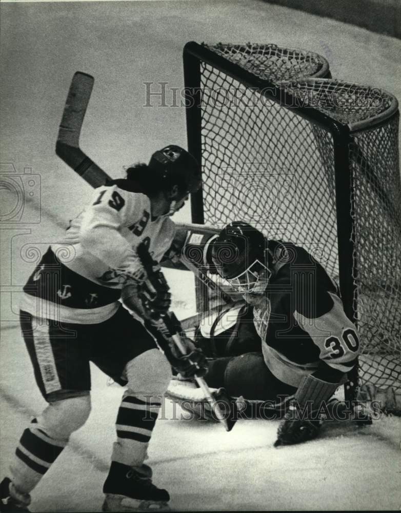 1983 Press Photo Milwaukee Admiral Gord Stafford Misses Goal Attempt - mjc43824 - Historic Images