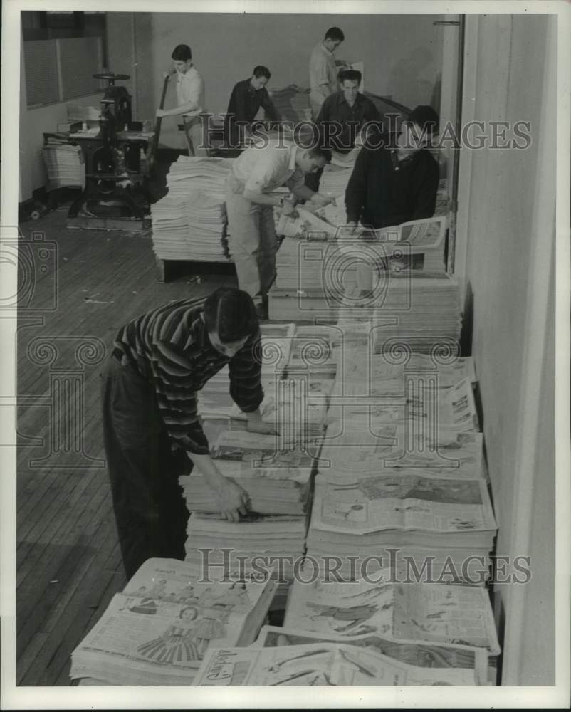 1957, Workers in The Milwaukee Journal Advertising Services - Historic Images