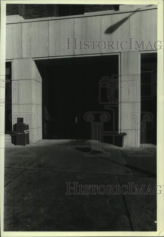 1982 Press Photo Milwaukee Sentinel Building Exterior - mje00100 - Historic Images