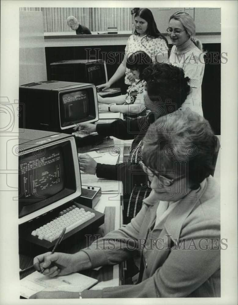 1975, The Milwaukee Journal Computer Services Department - mje00112 - Historic Images