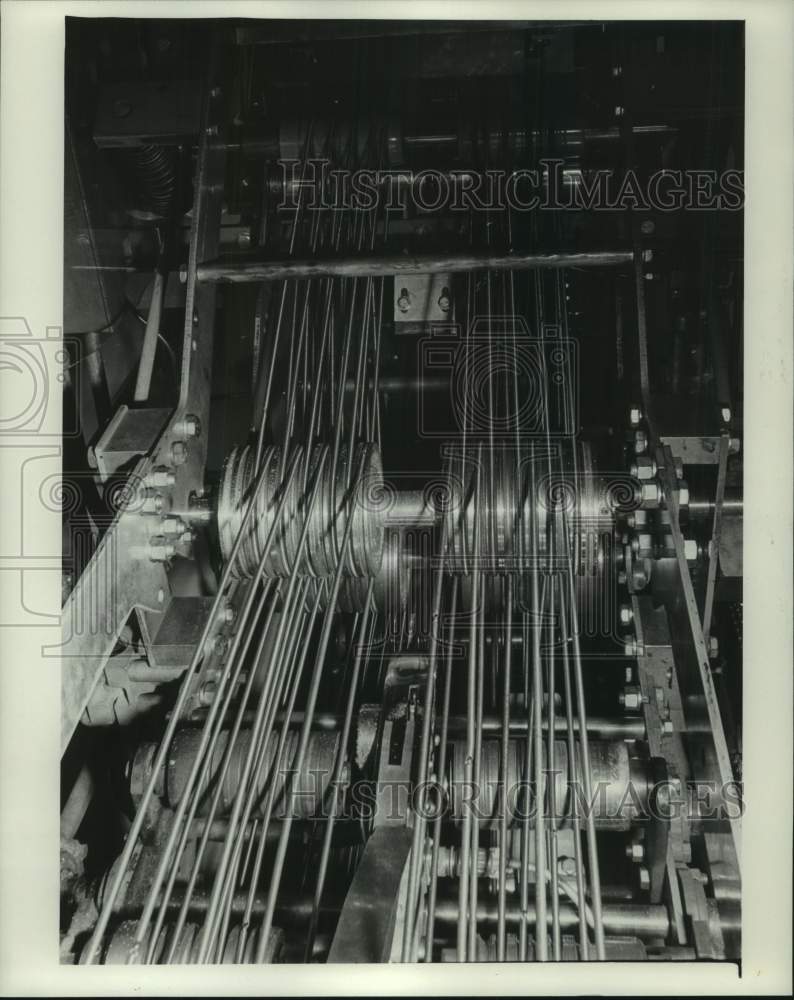 1976 Press Photo The Milwaukee Journal Mailroom Folding Machinery - mje00151 - Historic Images